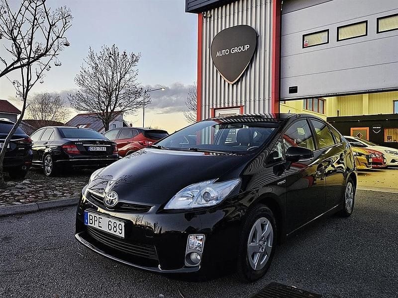 Svart Begagnad 2010 Toyota Prius Halvkombi | 99 900 kr (Marknadspris) - Bild 1/4