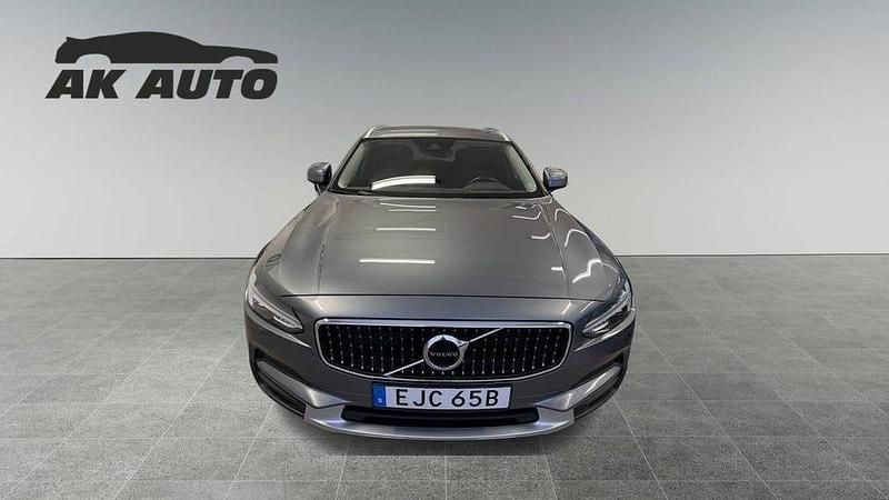 Begagnad Volvo V90 CC Momentum 190 HK (139 kW) 2020 Grå Kombi