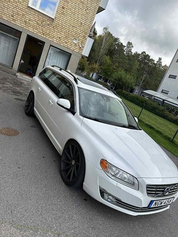Vit Begagnad 2014 Volvo V70 Summum Kombi | 110 000 kr (Bra pris) - Bild 1/4