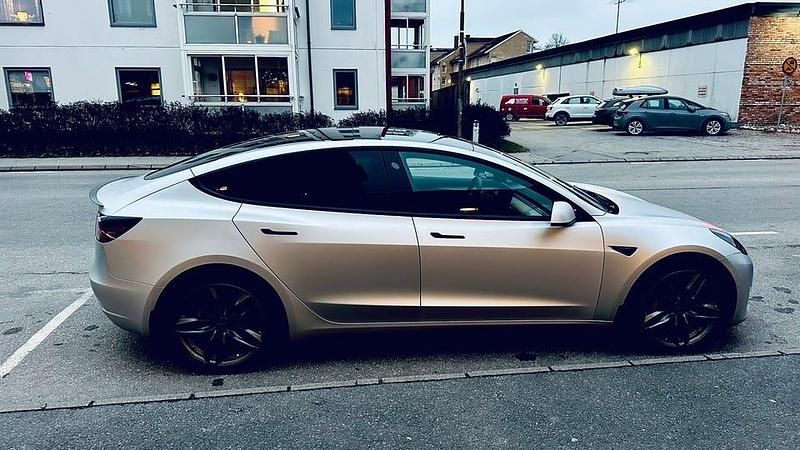 Begagnad Tesla Model 3 Performance 377 kW (513 HK) 2021 Vit metallic under folie Sedan