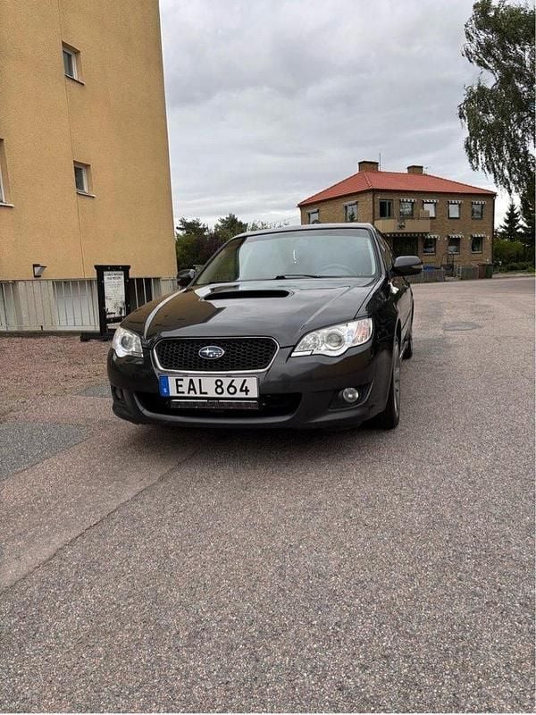 Grå Begagnad 2009 Subaru Legacy Sedan | 42 000 kr (Marknadspris) - Bild 1/3