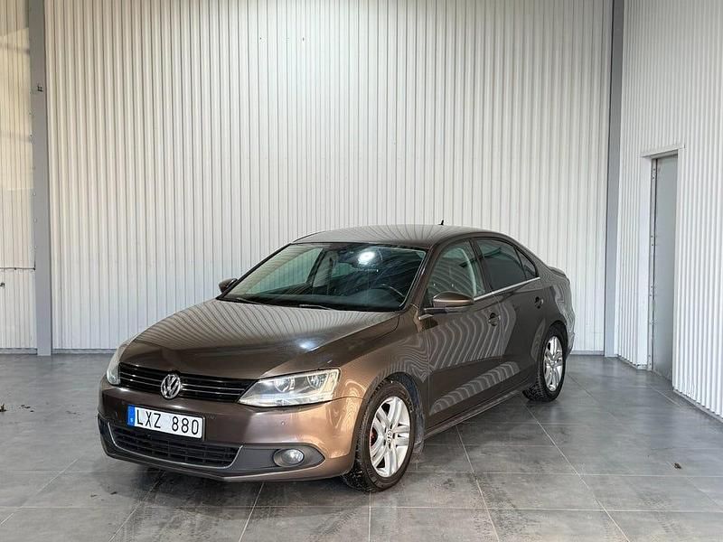 Begagnad VW Jetta GT 105 HK (77 kW) 2011 Brun Sedan