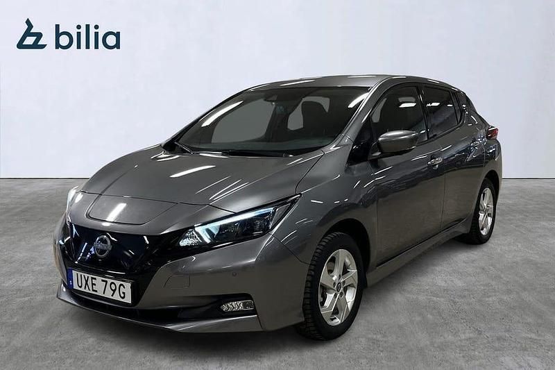 Grå Begagnad 2022 Nissan Leaf N-Connecta Halvkombi | 239 000 kr (Marknadspris) - Bild 1/4
