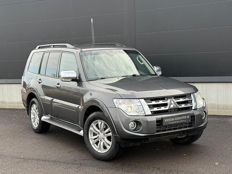 Begagnad Mitsubishi Pajero 200 HK (147 kW) 2013 Grå SUV