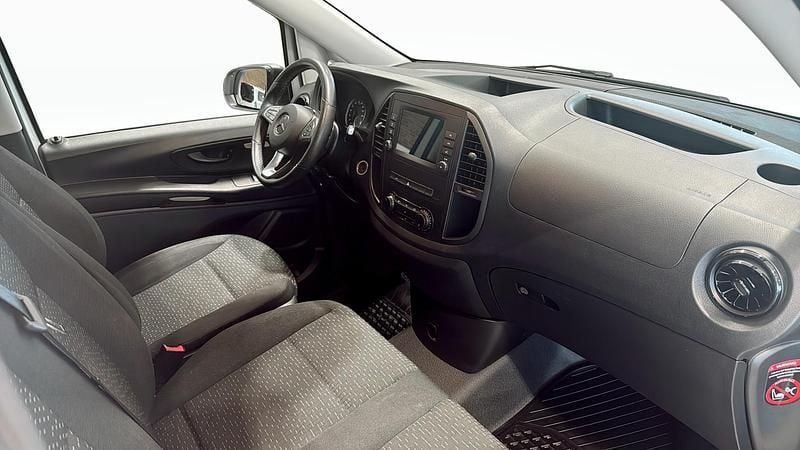 Begagnad Mercedes e-Vito 85 kW (116 HK) 2023 Vit Minibuss