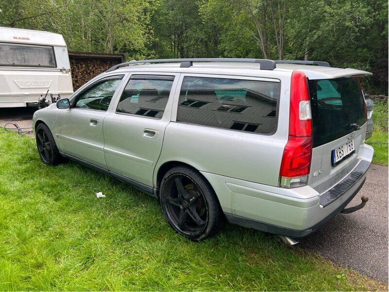 Grå Begagnad 2006 Volvo V70 Dynamic Kombi | 44 900 kr (Marknadspris) - Bild 1/4