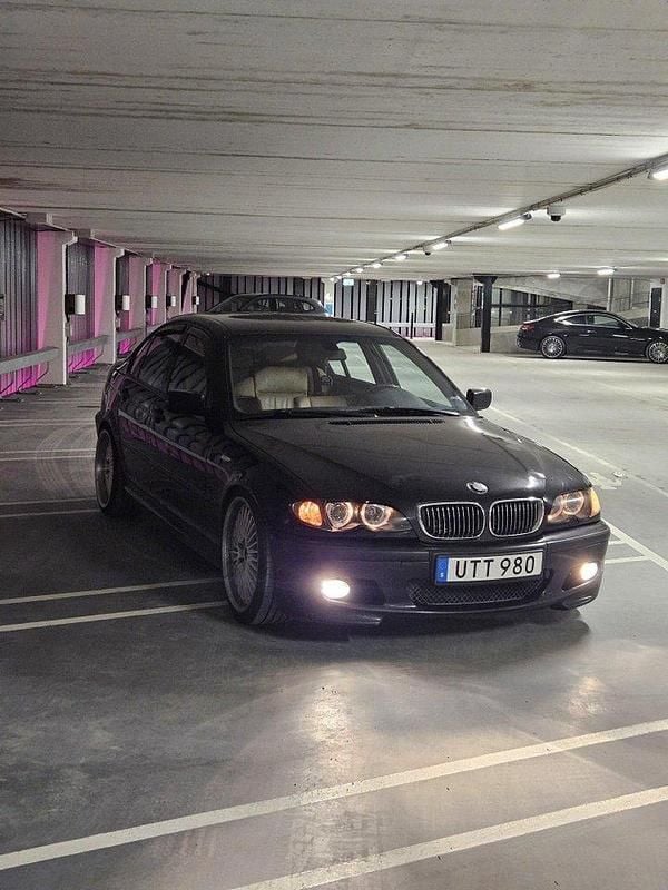 Svart Begagnad 2004 BMW 320 M Sport Sedan | 42 000 kr - Bild 1/4