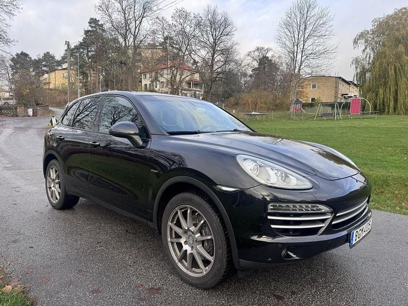 Svart Begagnad 2014 Porsche Cayenne SUV | 285 000 kr (Dyr) - Bild 1/4