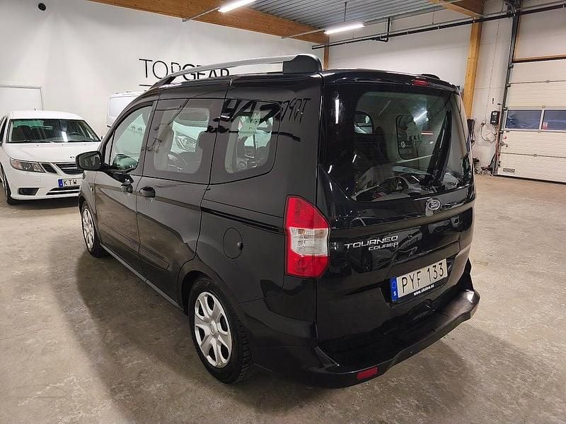 Begagnad Ford Tourneo Courier 95 HK (69 kW) 2015 Svart Minibuss