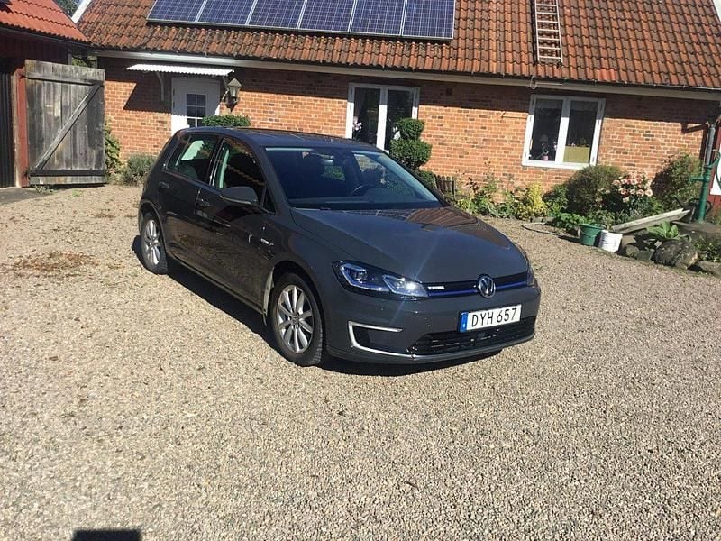 Grå Begagnad 2019 VW e-Golf Halvkombi | 155 000 kr (Marknadspris) - Bild 1/2