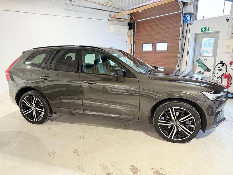 Begagnad Volvo XC60 R-Design 235 HK (172 kW) 2021 Mörkgrå SUV