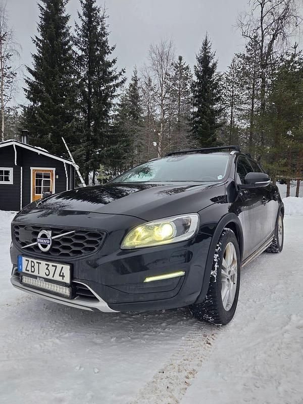 Begagnad 2018 Volvo V60 CC Kombi | 165 000 kr (Superpris) - Bild 1/4