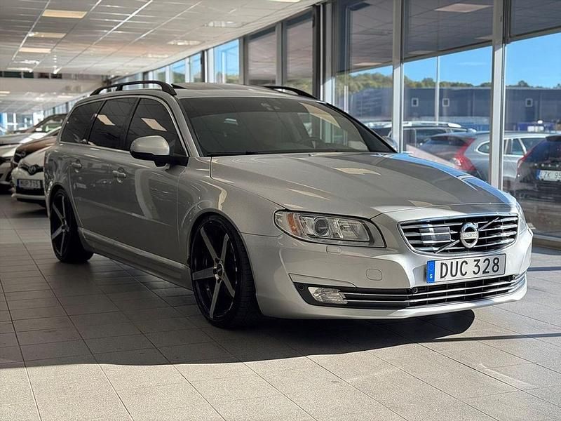 Silver Begagnad 2015 Volvo V70 Kombi | 129 900 kr (Bra pris) - Bild 1/4