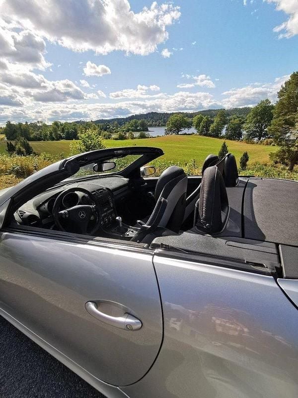 Silver Begagnad 2005 Mercedes SLK200 Cab | 59 000 kr (Superpris) - Bild 1/4