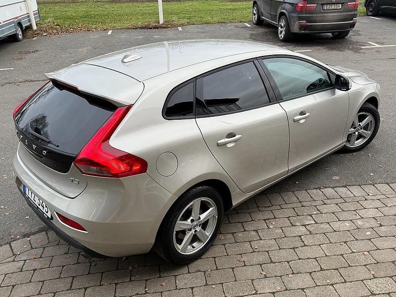 Begagnad Volvo V40 Kinetic 152 HK (111 kW) 2017 Brun Halvkombi