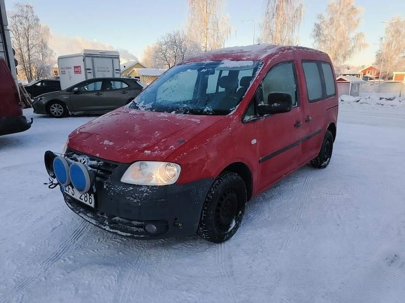 Röd Begagnad 2010 VW Caddy Life Minibuss | 2 100 kr - Bild 1/4