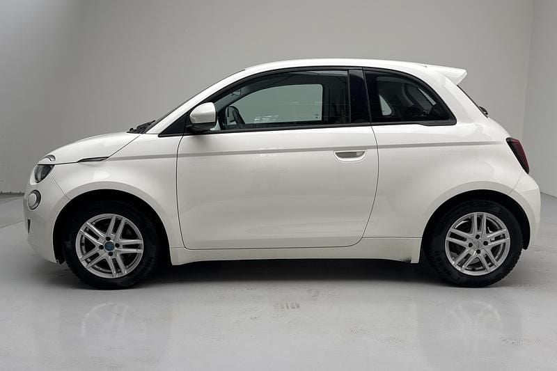 Begagnad Fiat 500e 86 kW (118 HK) 2022 Vit Halvkombi