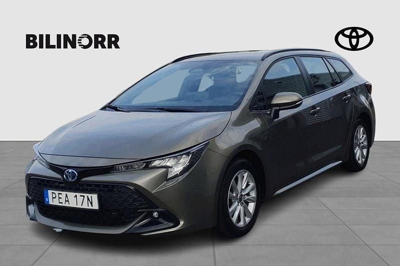 Grön Begagnad 2024 Toyota Corolla Active Kombi | 309 900 kr (Lite dyr) - Bild 1/4