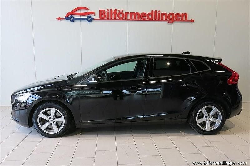 Begagnad Volvo V40 152 HK (111 kW) 2018 Svart samma som bilen Halvkombi