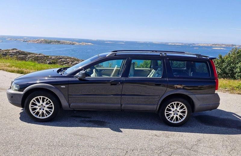 Svart Begagnad 2004 Volvo XC70 Business Edition SUV | 23 000 kr (Bra pris) - Bild 1/4