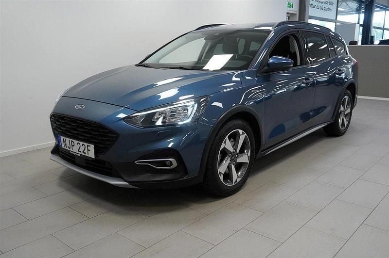 Blå Begagnad 2022 Ford Focus Active Kombi | 209 800 kr (Marknadspris) - Bild 1/4