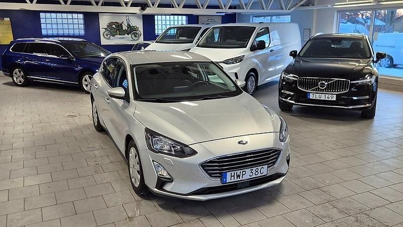 Begagnad Ford Focus Titanium 120 HK (88 kW) 2019 Grå Halvkombi