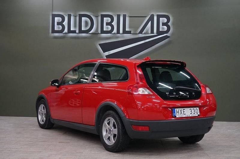 Begagnad Volvo C30 Kinetic 101 HK (74 kW) 2008 Röd Halvkombi