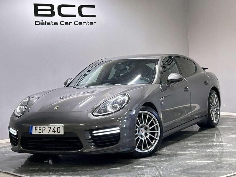 Grå Begagnad 2014 Porsche Panamera GTS Sedan | 319 900 kr - Bild 1/3