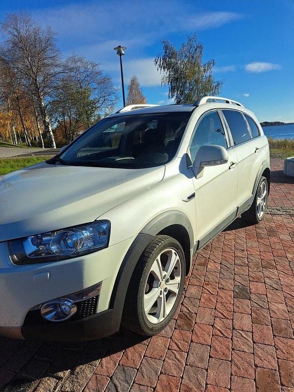 Vit Begagnad 2011 Chevrolet Captiva SUV | 55 000 kr (Superpris) - Bild 1/3