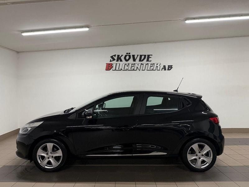 Svart Begagnad 2012 Renault Clio IV Halvkombi | 74 500 kr (Marknadspris) - Bild 1/4