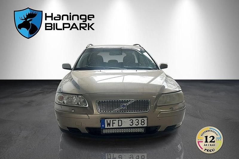 Begagnad Volvo V70 Business Edition 141 HK (103 kW) 2004 Brun Kombi