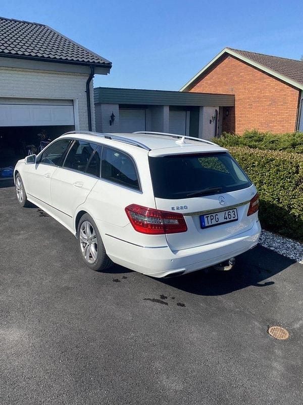 Vit Begagnad 2014 Mercedes E220 Avantgarde Kombi | 110 000 kr (Superpris) - Bild 1/4