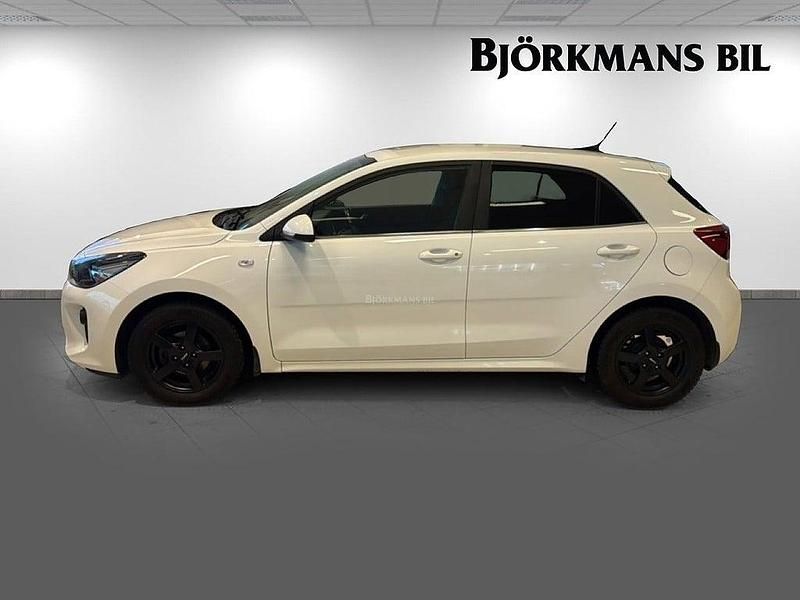 Begagnad Kia Rio Launch Edition 84 HK (61 kW) 2017 /ud/clear white Halvkombi