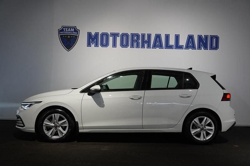 Begagnad VW Golf VIII 112 HK (82 kW) 2023 Vit Halvkombi