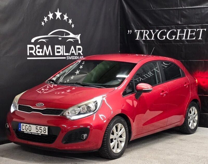 Röd Begagnad 2012 Kia Rio Halvkombi | 79 800 kr (Marknadspris) - Bild 1/4
