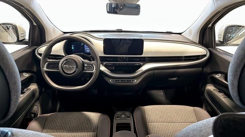 Begagnad Fiat 500e Icon 86 kW (118 HK) 2022 Vit Halvkombi