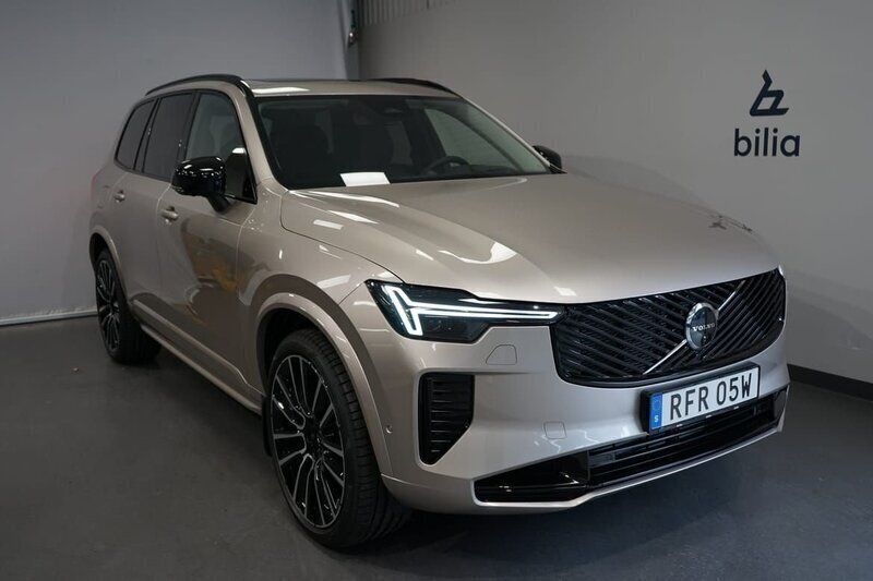 Ljusgrå (grå) Ny 2025 Volvo XC90 Ultra SUV | 1 039 900 kr (Lite dyr) - Bild 1/4
