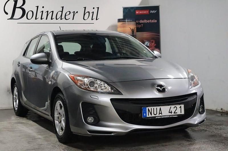 Grå Begagnad 2011 Mazda 3 Inclusive Halvkombi | 74 900 kr (Marknadspris) - Bild 1/4
