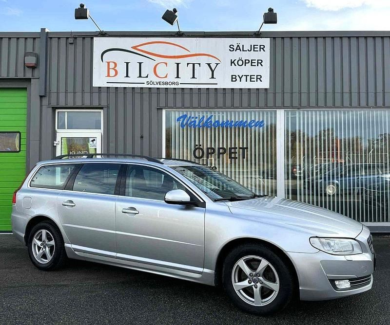 Silver Begagnad 2015 Volvo V70 Momentum Kombi | 99 900 kr (Bra pris) - Bild 1/4