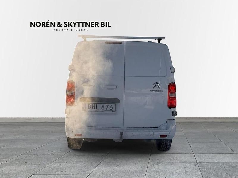 Begagnad Citroën Jumpy 124 HK (91 kW) 2018 Vit Minibuss