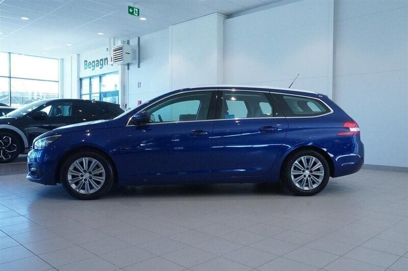 Begagnad Peugeot 308 Allure 120 HK (88 kW) 2017 Blå magnetic Kombi