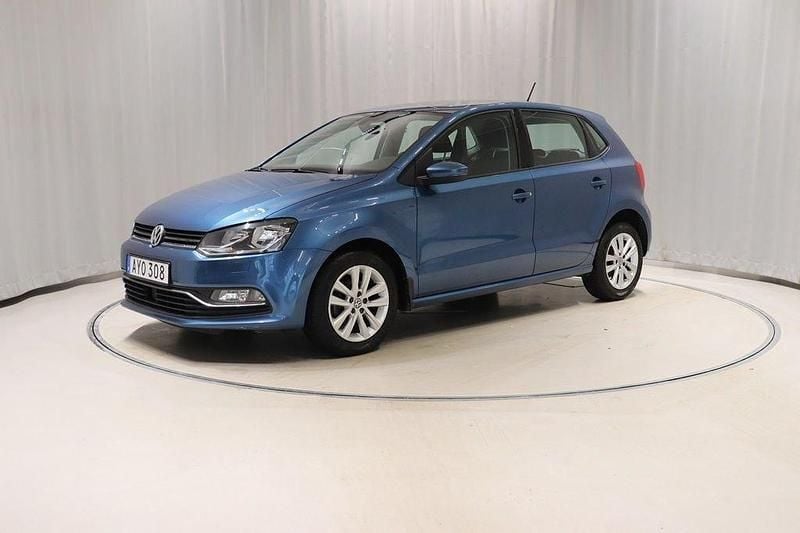 Blå Begagnad 2015 VW Polo Halvkombi | 129 000 kr (Bra pris) - Bild 1/4