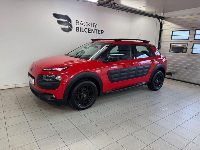 Röd Begagnad 2015 Citroën C4 Cactus PureTech Halvkombi | 69 900 kr (Marknadspris) - Bild 1/4