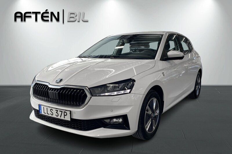 Vit Begagnad 2023 Skoda Fabia Halvkombi | 229 900 kr - Bild 1/3