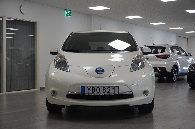 Begagnad Nissan Leaf 80 kW (109 HK) 2015 Okänd Halvkombi