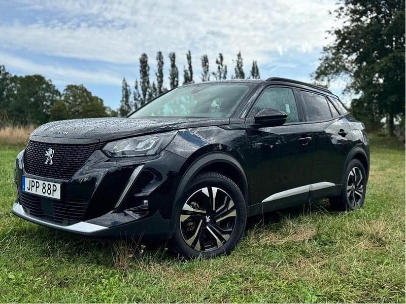Begagnad Peugeot e-2008 Allure 100 kW (136 HK) 2022 Svart SUV