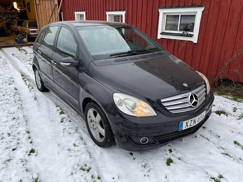 Begagnad Mercedes B180 109 HK (80 kW) 2007 Svart metallic Minibuss
