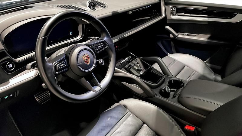 Begagnad Porsche Cayenne S E-Hybrid 2024 Svart SUV