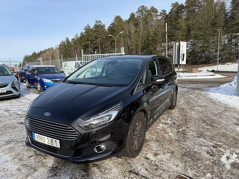Begagnad Ford S-MAX S 180 HK (132 kW) 2017 Svart Minibuss