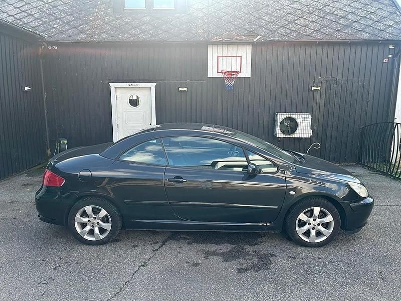 Begagnad Peugeot 307 CC 109 HK (80 kW) 2004 Svart Cab